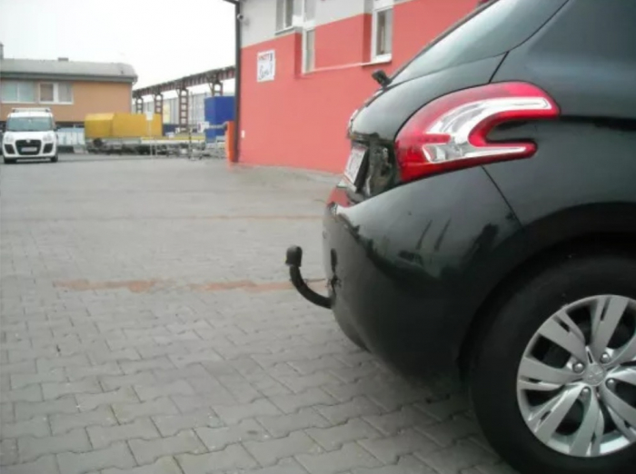 Carlig remorcare Peugeot 206 hatchback dupa 2003 marca Autohak [3]