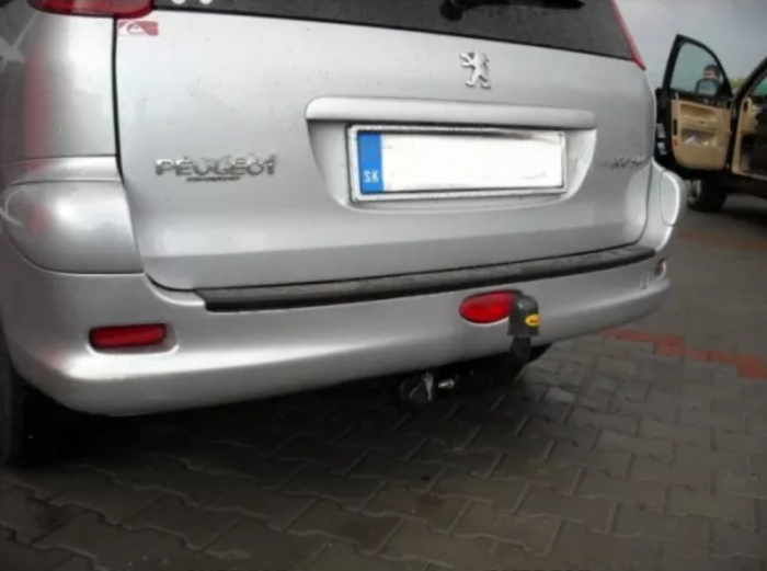 Carlig remorcare Peugeot 206 SW dupa 2002 marca Autohak [3]