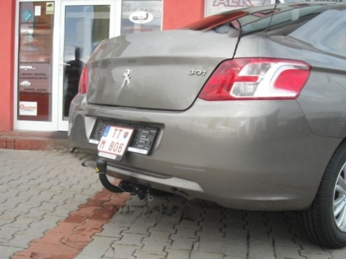 Carlig remorcare Peugeot 301 dupa 2013 demontabil automat cu maneta marca Autohak [10]