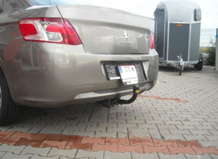 Carlig remorcare Peugeot 301 dupa 2013 demontabil automat cu maneta marca Autohak [7]
