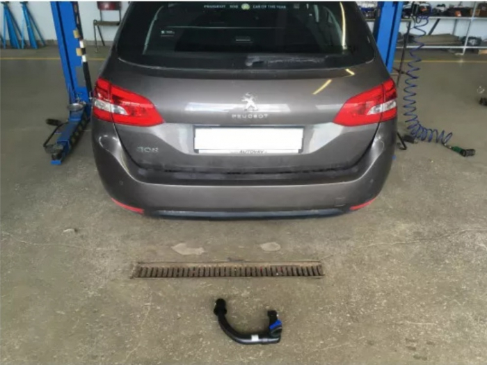 Carlig remorcare Peugeot 308 sw 2014 - 2021 demontabil automat vertical marca Autohak [4]