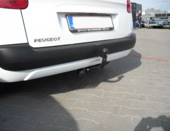 Carlig remorcare Peugeot 308 SW dupa 2008 marca Autohak [2]