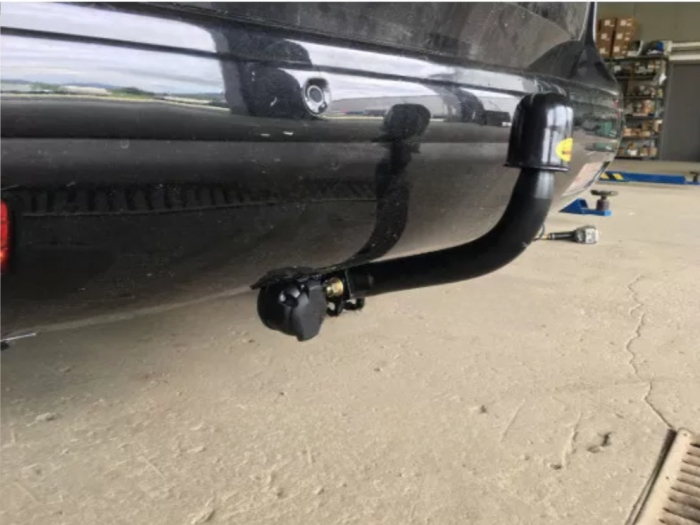 Carlig remorcare Peugeot 5008 dupa 2009 marca Autohak [7]