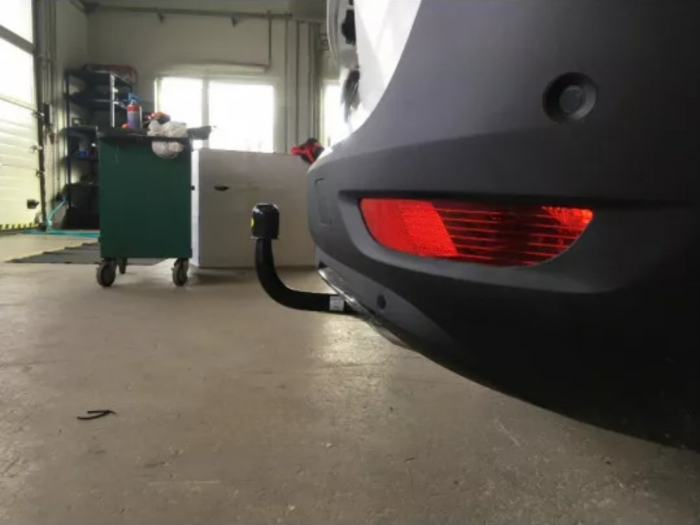 Carlig remorcare Peugeot 5008 suv 2017 - prezent fara roata de rezerva demontabil automat vertical marca Autohak [6]