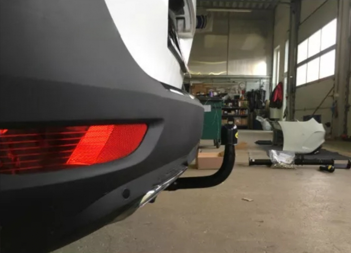 Carlig remorcare Peugeot 5008 suv 2017 - prezent fara roata de rezerva demontabil automat vertical marca Autohak [7]