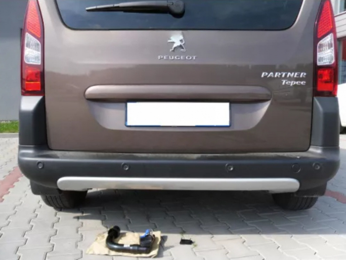 Carlig remorcare Peugeot Partner van 2008 - 2018 demontabil automat vertical marca Autohak [8]