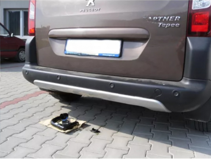 Carlig remorcare Peugeot Partner van 2008 - 2018 demontabil automat vertical marca Autohak [9]