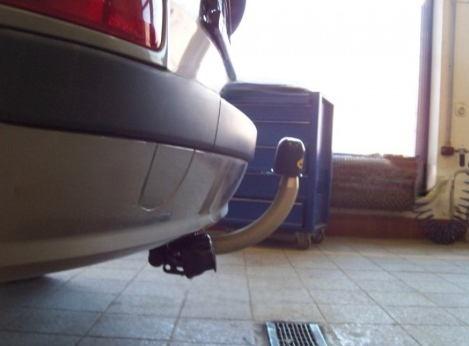 Carlig remorcare Renault Clio Grandtour 2008 - 2013 demontabil automat cu maneta marca Autohak [3]