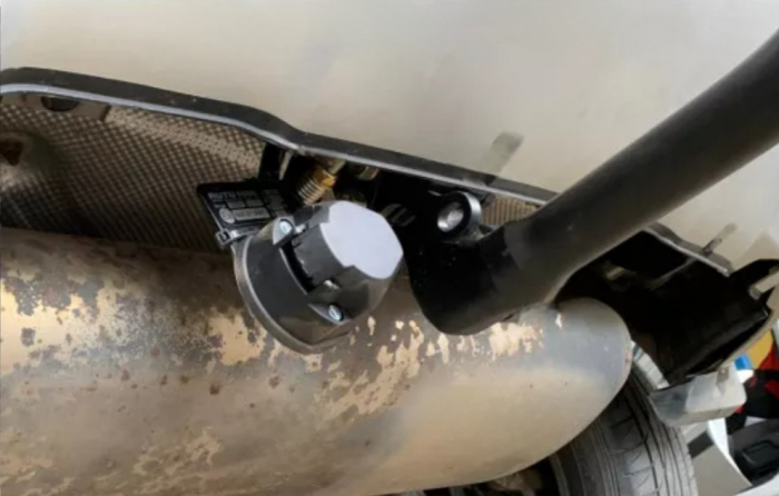 Carlig remorcare Renault Kadjar 2008 - 2017 demontabil automat vertical marca Autohak [7]