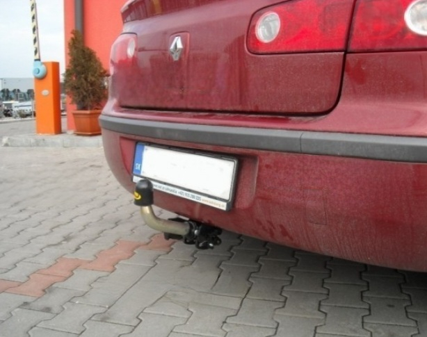 Carlig remorcare Renault Laguna 5 usi 2001 - 2007 demontabil automat cu maneta marca Autohak [2]