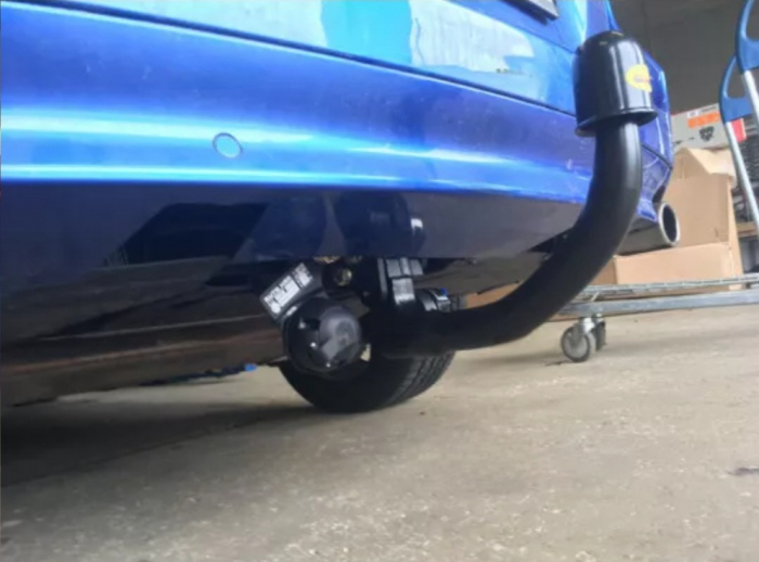 Carlig remorcare Renault Laguna combi 2007 - 2015 demontabil automat vertical marca Autohak [5]