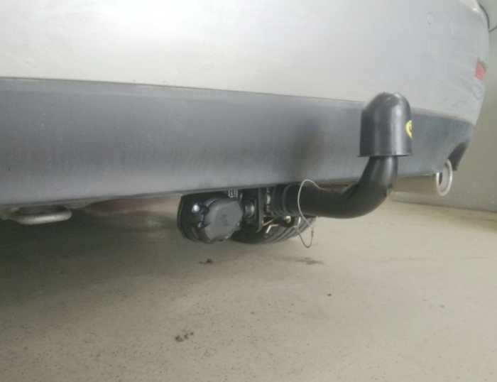 Carlig remorcare Renault Latitude dupa 10.2010 demontabil automat cu maneta marca Autohak [4]