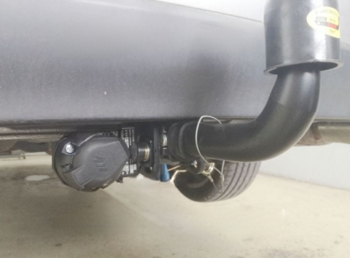 Carlig remorcare Renault Latitude dupa 10.2010 demontabil automat cu maneta marca Autohak [7]