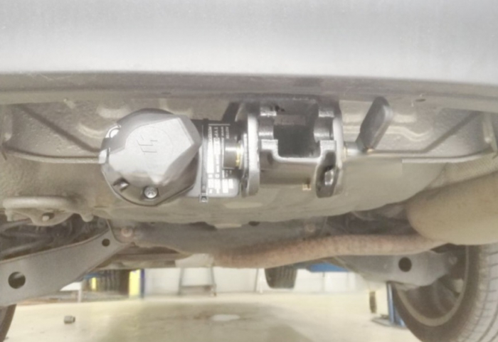 Carlig remorcare Renault Latitude dupa 10.2010 demontabil automat cu maneta marca Autohak [9]