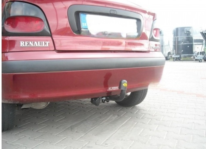 Carlig remorcare Renault Megane 1 hatchback 1995-1999 marca Autohak [4]