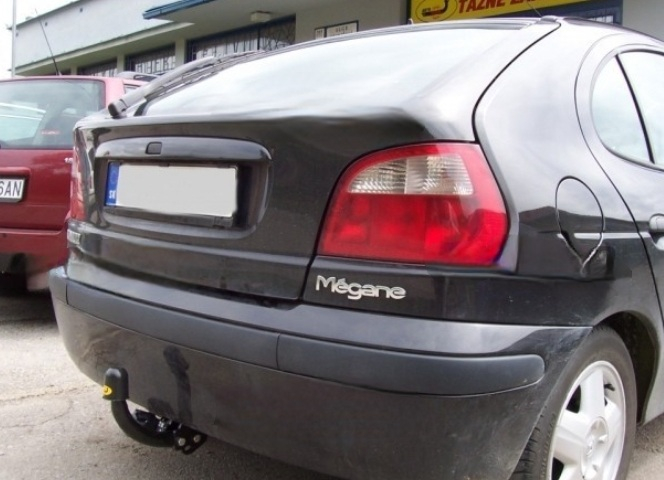 Carlig remorcare Renault Megane 1 hatchback 1999-2002 marca Autohak [2]