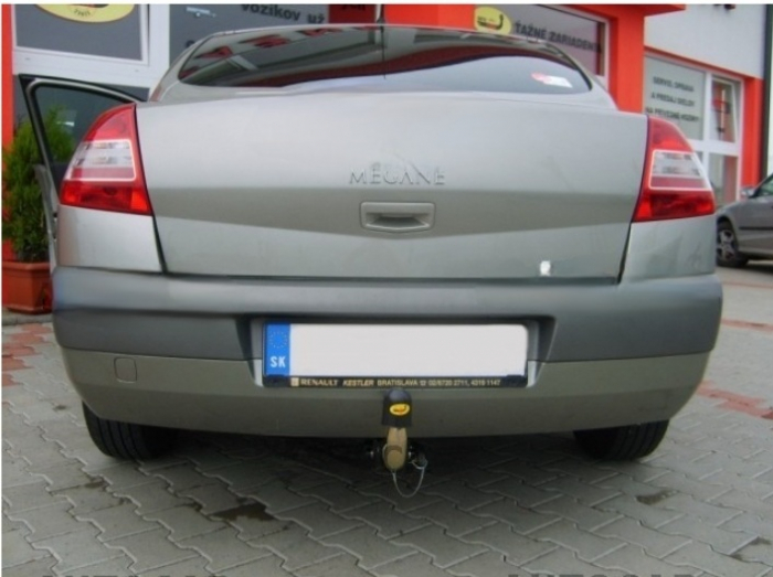 Carlig remorcare Renault Megane 2 berlina 2003 - 2009 demontabil automat cu maneta marca Autohak [5]