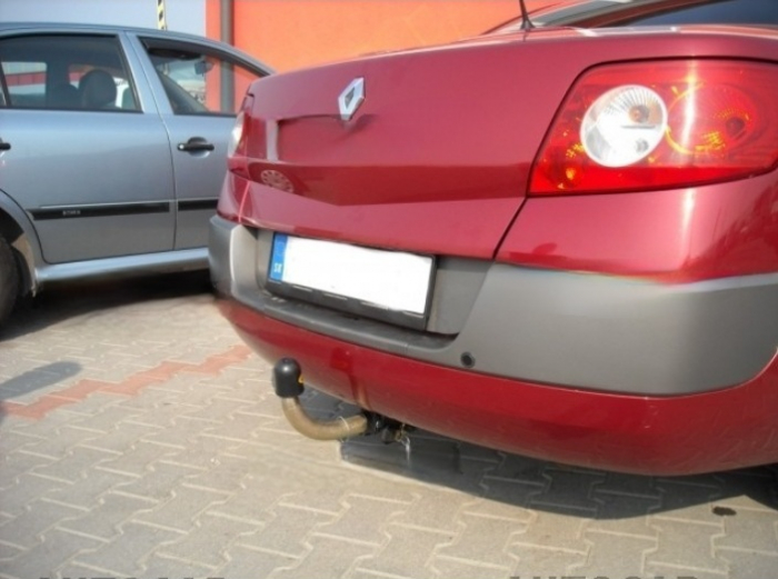 Carlig remorcare Renault Megane 2 berlina 2003 - 2009 demontabil automat cu maneta marca Autohak [3]