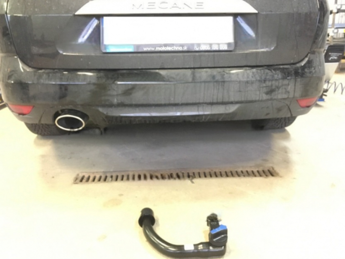 Carlig remorcare Renault Megane 4 combi dupa 2016 demontabil automat vertical marca Autohak [4]