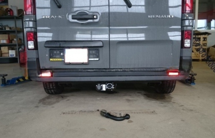 Carlig remorcare Renault Trafic dupa 2014 demontabil automat cu maneta marca Autohak [3]