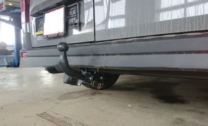 Carlig remorcare Renault Trafic dupa 2014 demontabil automat cu maneta marca Autohak [4]