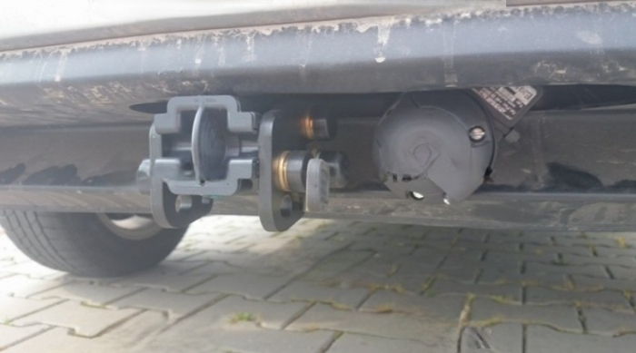 Carlig remorcare Seat Alhambra dupa 2010 demontabil automat cu maneta marca Autohak [5]