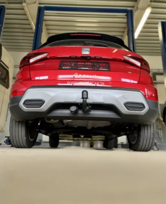Carlig remorcare Seat Arona dupa 2017 demontabil automat vertical marca Autohak [12]