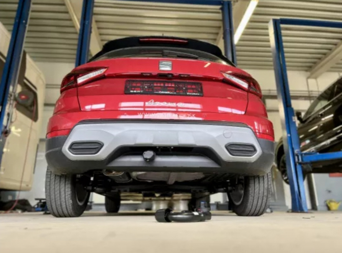 Carlig remorcare Seat Arona dupa 2017 demontabil automat vertical marca Autohak [8]