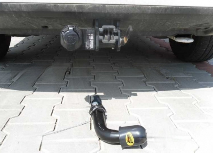 Carlig remorcare Seat Ibiza htb dupa 2017 demontabil automat cu maneta marca Autohak [2]