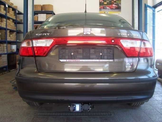Carlig remorcare Seat Toledo 4 usi 1998 - 2004 demontabil automat cu maneta marca Autohak [4]