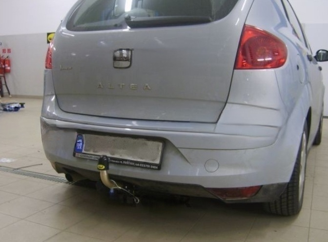 Carlig remorcare Seat Toledo 5 usi 2005 - 2013 demontabil automat cu maneta marca Autohak [2]