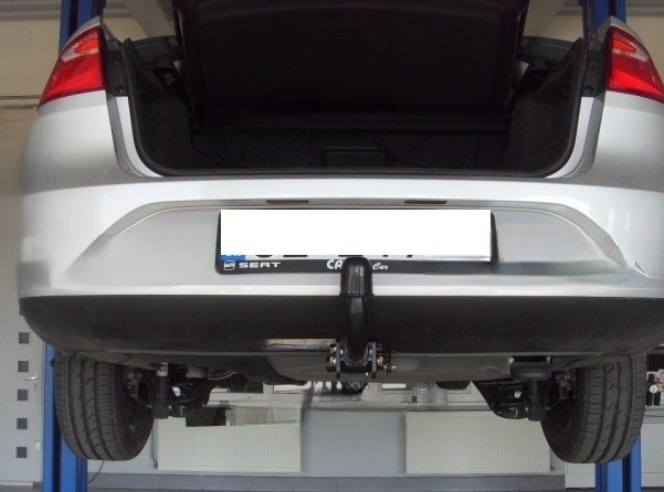 Carlig remorcare Seat Toledo 5 usi dupa 2013 demontabil automat cu maneta marca Autohak [12]