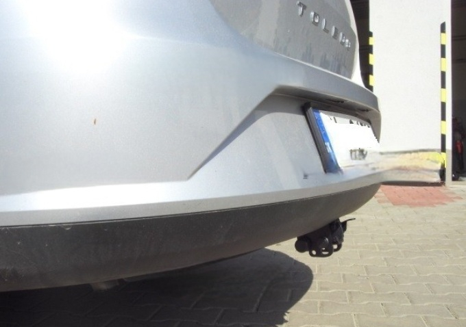 Carlig remorcare Seat Toledo 5 usi dupa 2013 demontabil automat cu maneta marca Autohak [4]