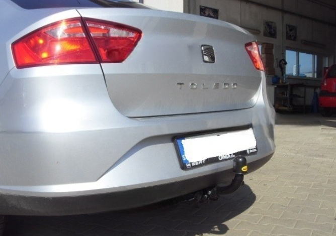 Carlig remorcare Seat Toledo 5 usi dupa 2013 demontabil automat cu maneta marca Autohak [6]