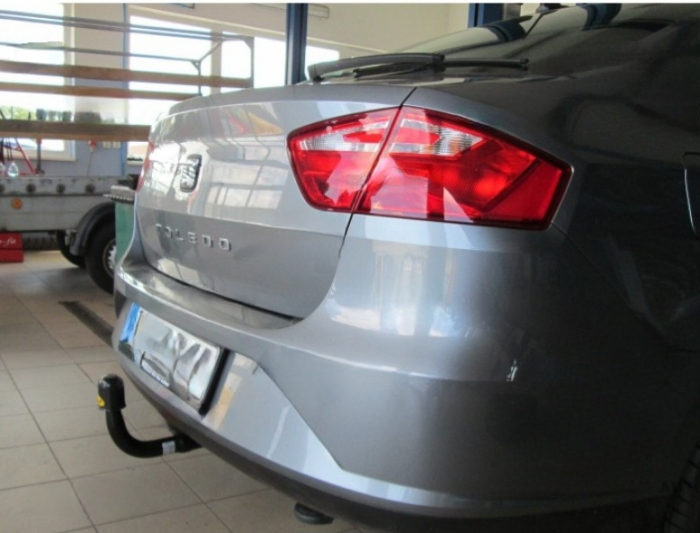 Carlig remorcare Seat Toledo 5 usi dupa 2013 demontabil automat vertical marca Autohak [8]