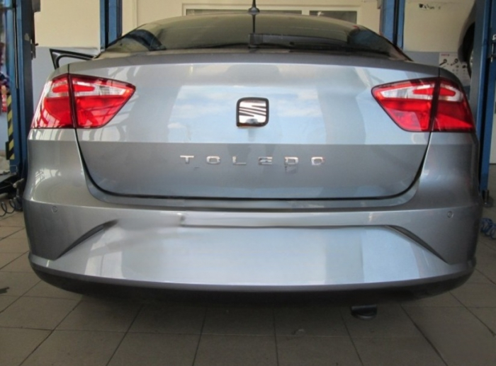 Carlig remorcare Seat Toledo 5 usi dupa 2013 demontabil automat vertical marca Autohak [5]