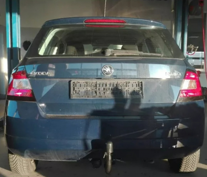 Carlig remorcare Skoda Fabia 5 usi 2014 - 2018 demontabil automat vertical marca Autohak [5]