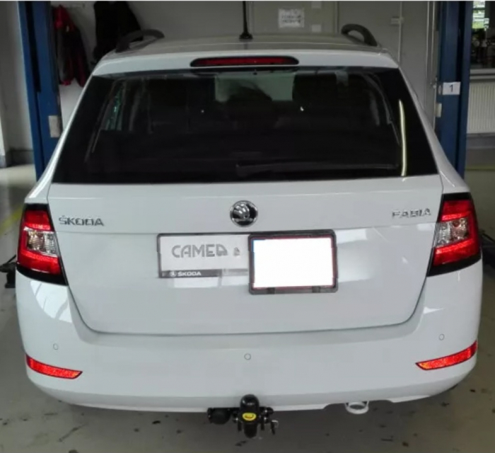 Carlig remorcare Skoda Fabia combi dupa 2018 demontabil automat cu maneta marca Autohak [5]