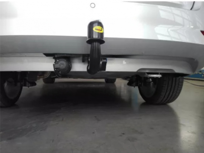 Carlig remorcare Skoda Fabia combi dupa 2018 demontabil automat vertical marca Autohak [5]