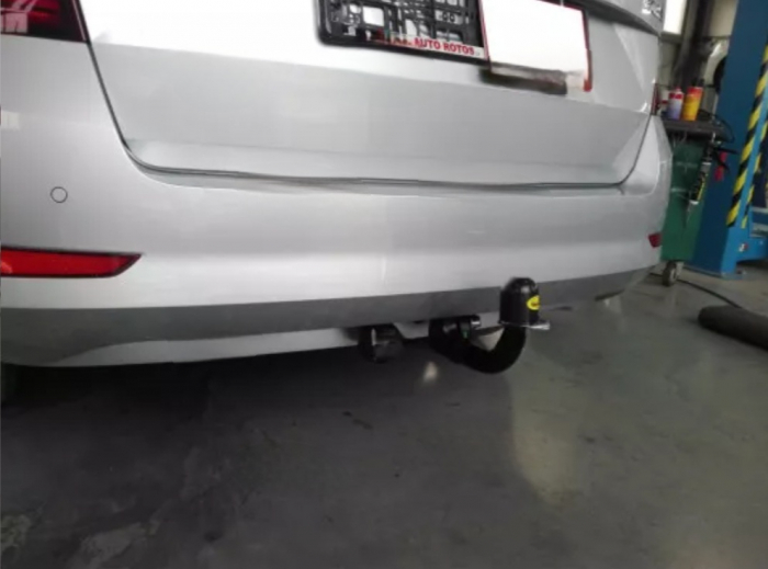 Carlig remorcare Skoda Fabia combi dupa 2018 demontabil automat vertical marca Autohak [6]