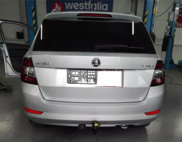 Carlig remorcare Skoda Fabia combi dupa 2018 demontabil automat vertical marca Autohak [10]
