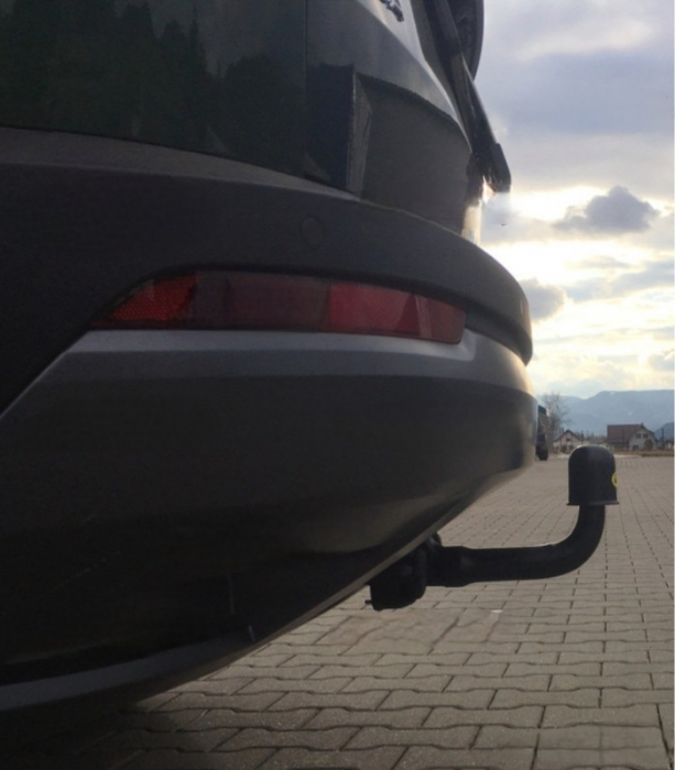 Carlig remorcare Skoda Karoq dupa 2017 demontabil automat vertical marca Autohak [4]