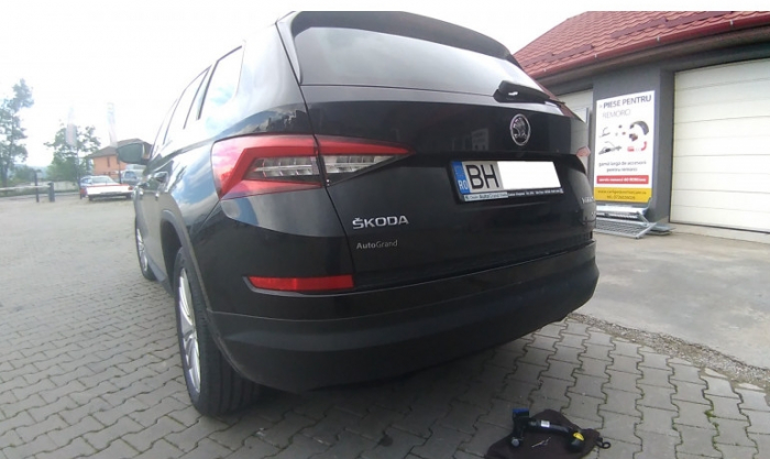 Carlig remorcare Skoda Kodiaq dupa 2017 demontabil automat vertical marca Autohak [5]