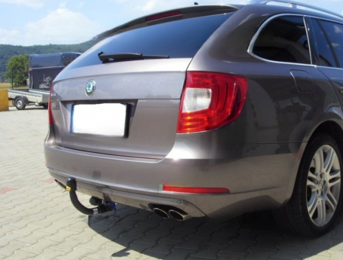 Carlig remorcare Skoda Superb 2008 - 2015 demontabil automat vertical marca Autohak [10]