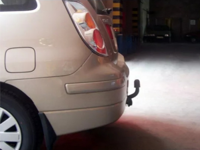 Carlig remorcare Suzuki Liana 5 usi fabricat intre 2001 - 2007 marca Autohak [3]