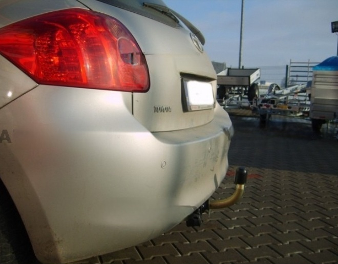Carlig remorcare Toyota Auris 2007 - 2012 demontabil automat cu maneta marca Autohak [2]