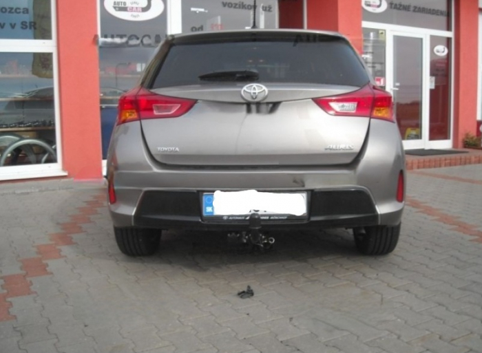 Carlig remorcare Toyota Auris 5 usi dupa 2012 demontabil automat cu maneta marca Autohak [6]