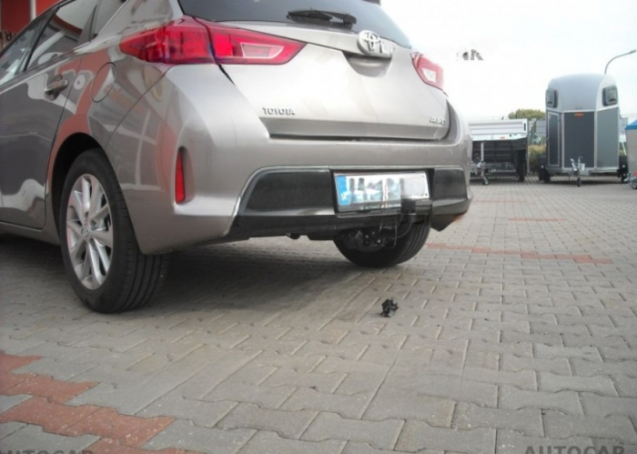 Carlig remorcare Toyota Auris 5 usi dupa 2012 demontabil automat cu maneta marca Autohak [3]