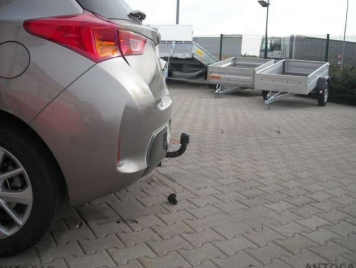 Carlig remorcare Toyota Auris 5 usi dupa 2012 demontabil automat cu maneta marca Autohak [2]