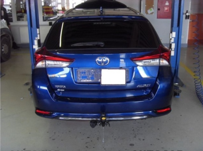 Carlig remorcare Toyota Auris combi 2013 - 2018 demontabil automat cu maneta marca Autohak [3]